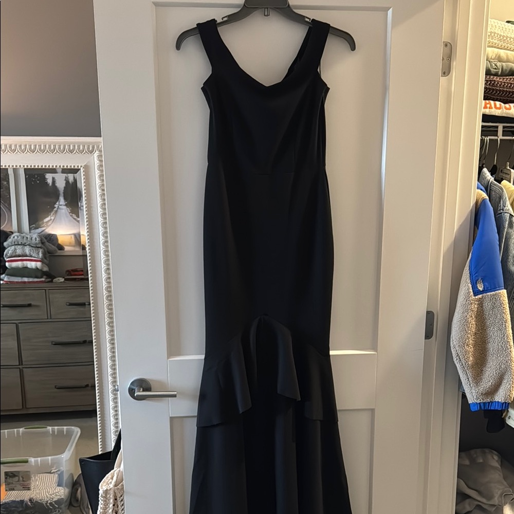 Black Sleeveless Scoop Neck Maxi Gown